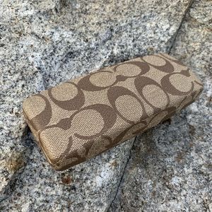Coach sunglasses case signature look